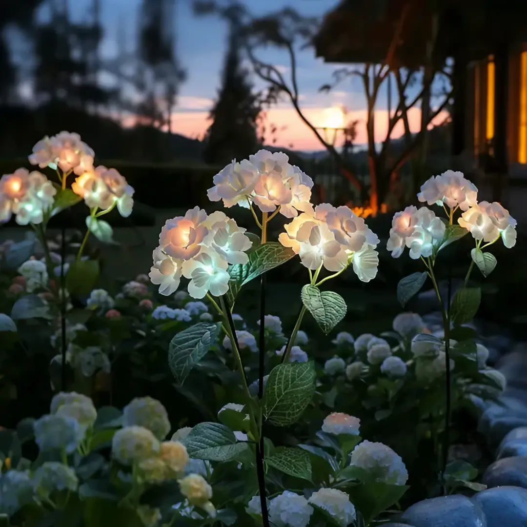 Luminária Solar LED para Jardim Hortênsias Floralis Bigstock