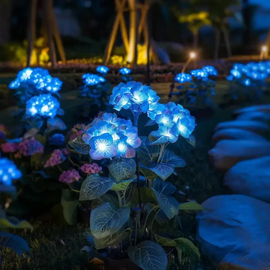 Luminária Solar LED para Jardim Hortênsias Floralis Bigstock