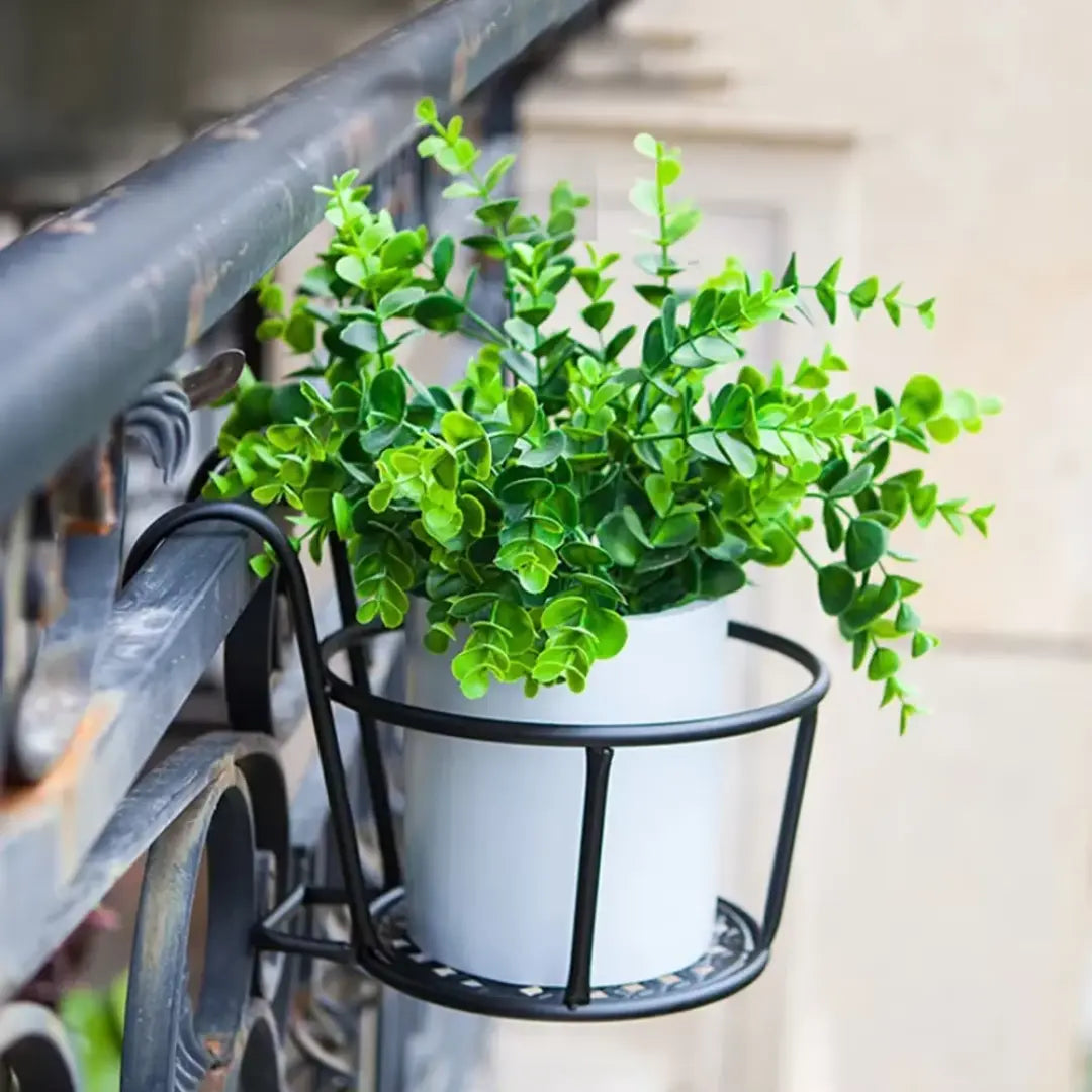 Suporte-para-Vaso-de-Planta-Suspenso-de-Ferro-GardeniaGrip-Bigstock-3